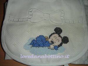 Bavetta bimbo con Topolino che dorme